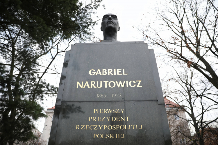 Pomnik Gabriela Narutowicza w Warszawie. Fot. PAP/L. Szymański