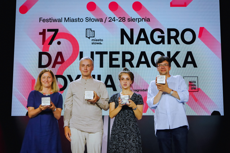 Laureaci Nagrody Literackiej „Gdynia” w 2022 r., od lewej: Agnieszka Gajewska, Krzysztof Bartnicki, Justyna Kulikowska i Maciej PAP/Marcin Gadomski