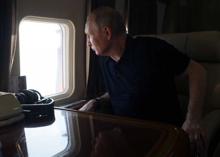 Dyktator Rosji Władimir Putin podczas podróży do Dagestanu w 2023 r. Fot. PAP/EPA/S. Savostanov