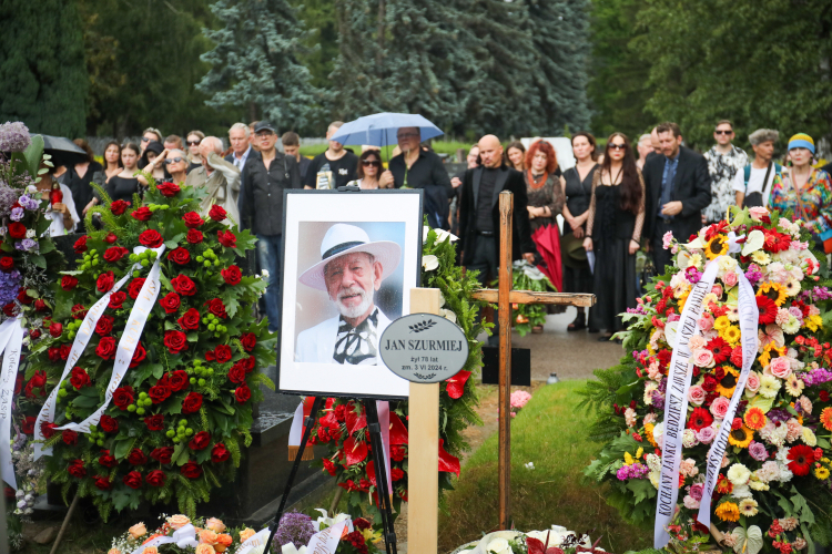 Uroczystości pogrzebowe Jana Szurmieja na Cmentarzu Wojskowym na Powązkach w Warszawie. PAP/Albert Zawada