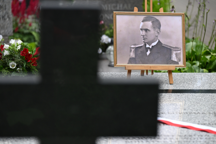 Odsłonięcie pomnika nagrobnego kpt. mar. Jerzego Błeszyńskiego. Fot. PAP/A. Warżawa