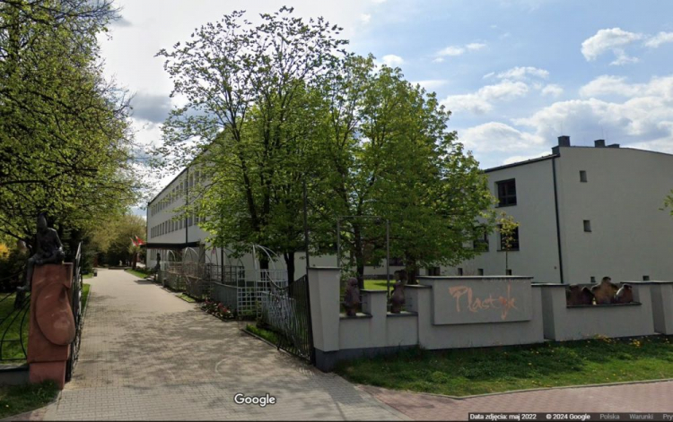 Państwowe Liceum Sztuk Plastycznych im. J. Szermentowskiego w Kielcach. Źródło: Google Maps – Street View