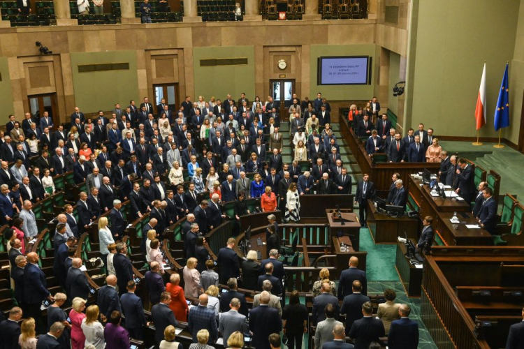 Posłowie na sali obrad Sejmu uczcili minutą ciszy pamięć bohaterów Czerwca '76 i Poznańskiego Czerwca 1956 r. Warszawa, 28.06.2024. Fot. PAP/P. Nowak