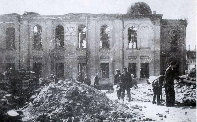 Wielka Synagoga w Białymstoku po zniszczeniu przez Niemców. 1941 r. Źródło: Wikimedia Commons