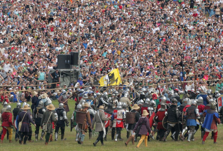 Inscenizacja bitwy pod Grunwaldem na polach grunwaldzkich pod Stębarkiem. 13.07.2024. Fot. PAP/T. Waszczuk