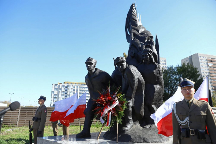 Pomnik Żołnierzy Batalionów Chłopskich i Ludowego Związku Kobiet w Warszawie. Fot. PAP/R. Guz