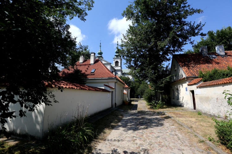 Zespół klasztorny kamedułów na Bielanach – zespół obiektów pokamedulskich, w skład którego wchodzą kościół Niepokalanego Poczęcia Najświętszej Marii Panny, św. Józefa i św. Ambrożego i zabudowania klasztorne. Fot. PAP/T. Gzell