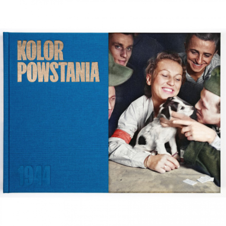 Album "Kolor Powstania. 100 najważniejszych zdjęć walczącej Warszawy" ukazał się nakładem Muzeum Powstania Warszawskiego oraz Państwowego Instytutu Wydawniczego, fot. materiały prasowe