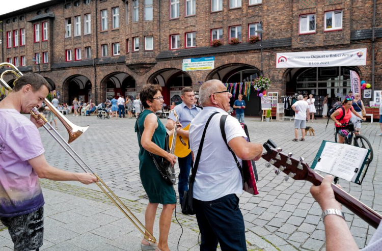 "Odpust u Babci Anny" na katowickim zabytkowym osiedlu Nikiszowiec. 2020 r. Fot. PAP/A. Grygiel