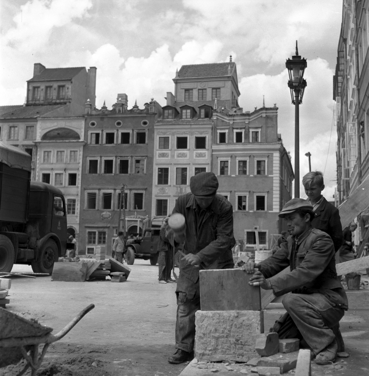 Odbudowa warszawskiego Starego Miasta, 1953 r. /PAP/CAF