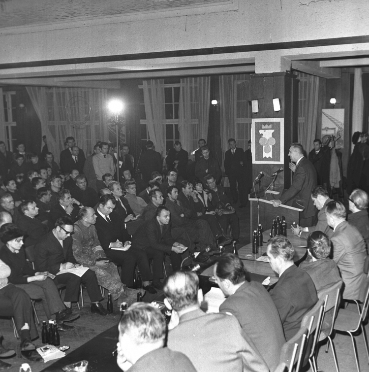 24 stycznia 1971 r. Spotkanie Edwarda Gierka w Stoczni Szczecińskiej. Fot. PAP/A. Witusz Wituszyński