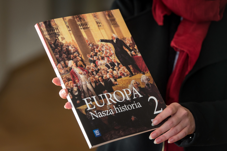 Prezentacja drugiego tomu podręcznika pt. "Europa - nasza historia" w Krzyżowej w 2017 r. Fot. PAP/M. Kulczyński