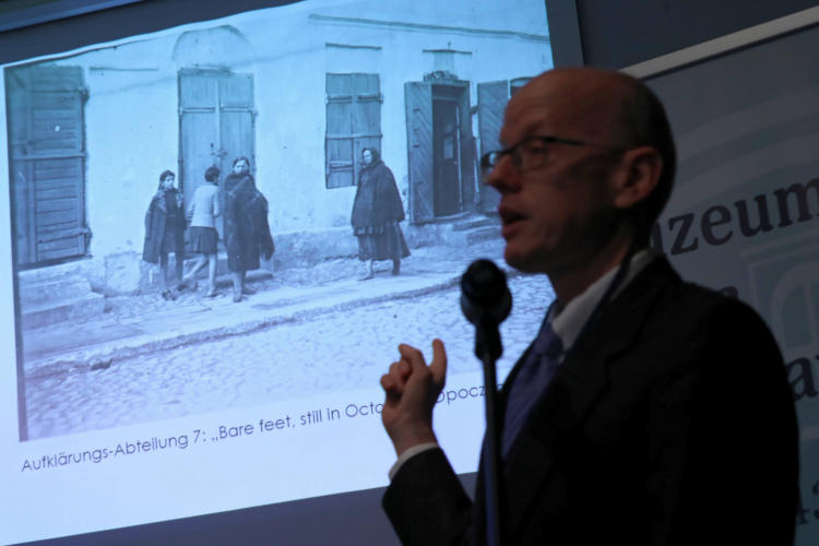 Prof. Stephan Lehnstaedt podczas międzynarodowej konferencji naukowej poświęconej okupacji niemieckiej w Polsce w latach 1939-1941. PAP/Tomasz Gzell