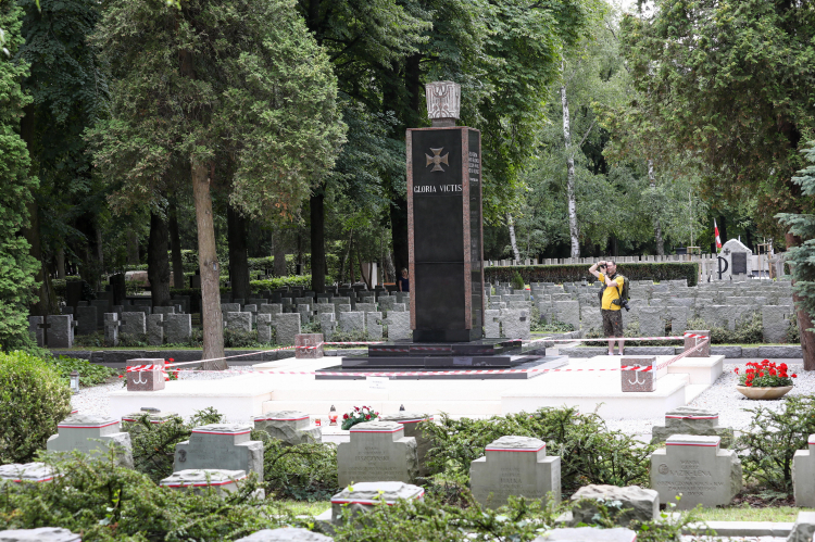 Pomnik Gloria Victis na Cmentarzu Wojskowym na Powązkach. Fot. PAP/T. Gzell