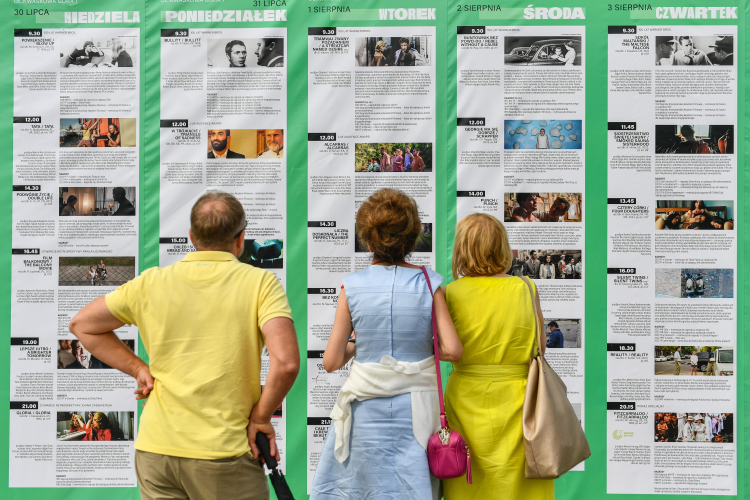 Publiczność 17. Festiwalu BNP Paribas Dwa Brzegi w Kazimierzu Dolnym. PAP/Wojtek Jargiło