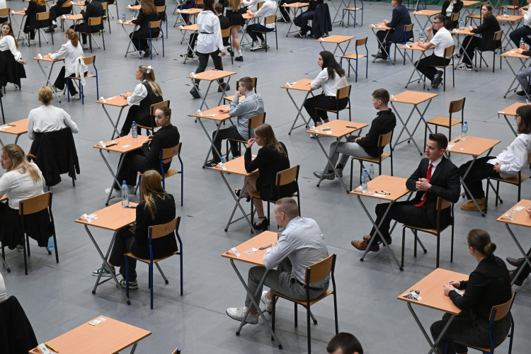 Uczniowie podczas egzaminu. PAP/M. Bielecki