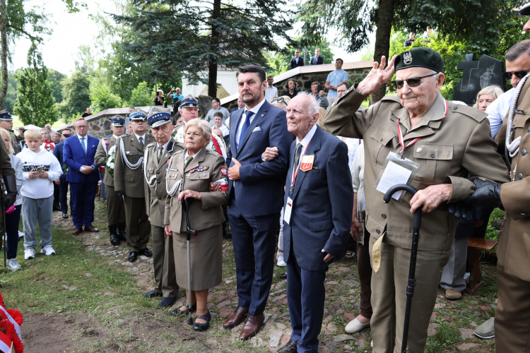 80. rocznica operacji "Ostra Brama", uroczystości odsłonięcia odrestaurowanego pomnika nagrobnego Michała Półtoraka ps. „Grot” w Kalwarii Wileńskiej, fot. PAP/A. Zawada