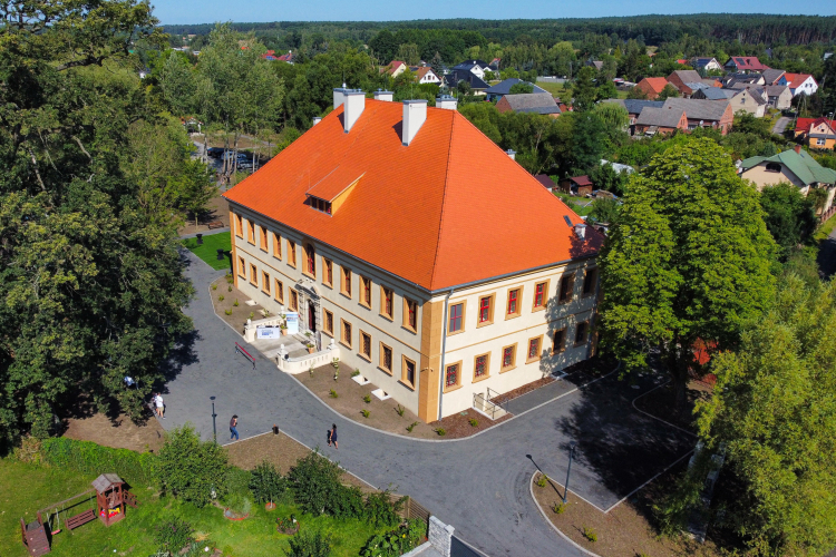 Zielona Góra, XVII-wieczny dworek po renowacji, fot. PAP/L. Muszyński