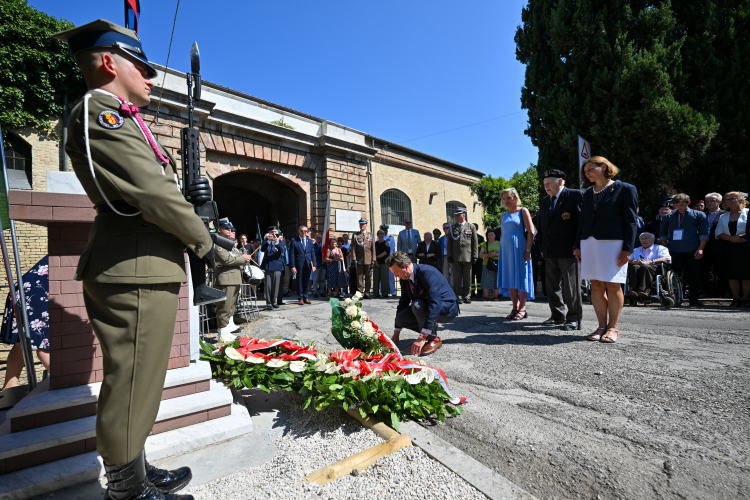 Uroczystość przy Bramie Santo Stefano w Ankonie. Fot. PAP/P. Piątkowski 