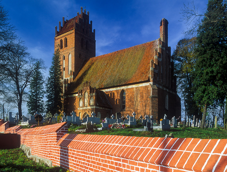 Unikowo, kościół gotycki, którego proboszczem do 1945 r. był zabity przez czerwonoarmistów ks. Franz Zagermann, fot. Archidiecezja Warmińska 