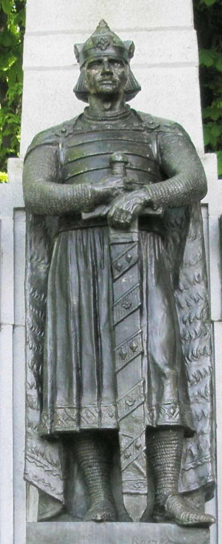 Figura Mieszka I Cieszyńskiego przed uszkodzeniem. Źródło: Wikipedia.