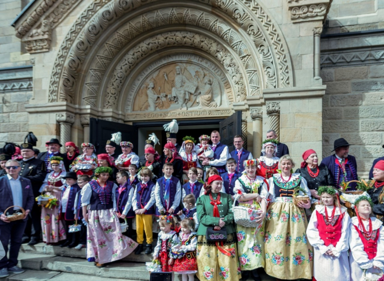 Mieszkańcy Bytomia w strojach regionanych, fot. UM Bytom