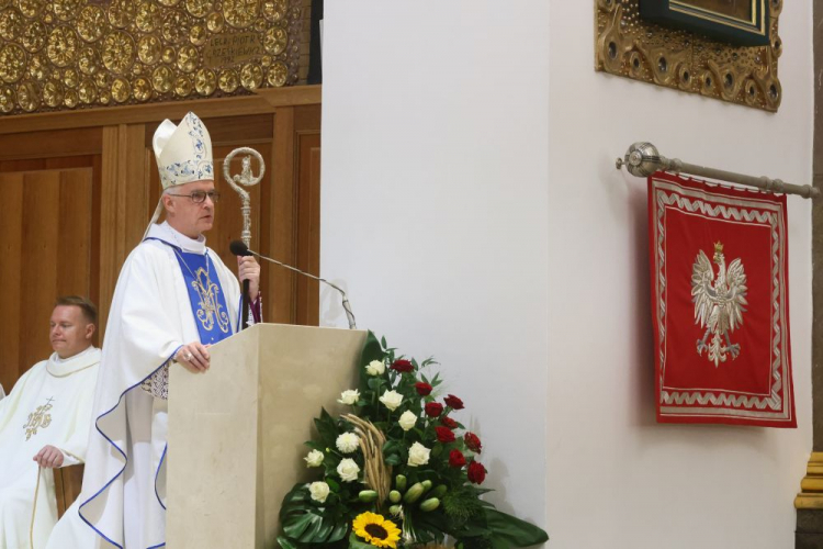 Biskup polowy Wojska Polskiego Wiesław Lechowicz na mszy św. w intencji Ojczyzny i polskich żołnierzy w Katedrze Polowej Wojska Polskiego. Warszawa, 15.08.2024. Fot. PAP/L. Szymański