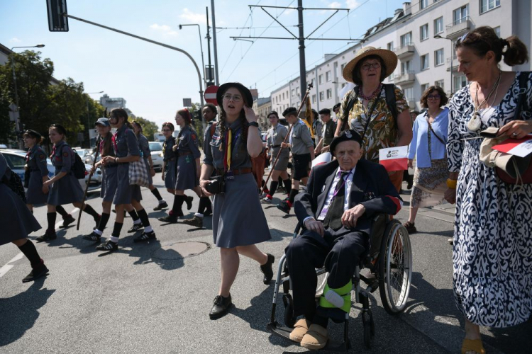 Obchody 80. rocznicy wybuchu powstania warszawskiego: Marsz Mokotowa, który wyruszył z parku im. Orlicz-Dreszera, gdzie odbywały się uroczystości rocznicowe. Fot. PAP/M. Obara