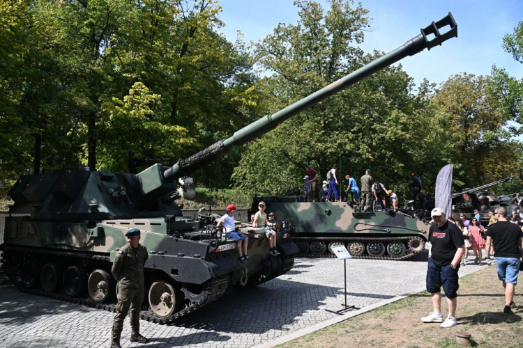 Pokaz współczesnego uzbrojenia i sprzętu wojskowego na terenie Muzeum Wojska Polskiego. Warszawa, 15.08.2024. Fot. PAP/R. Pietruszka