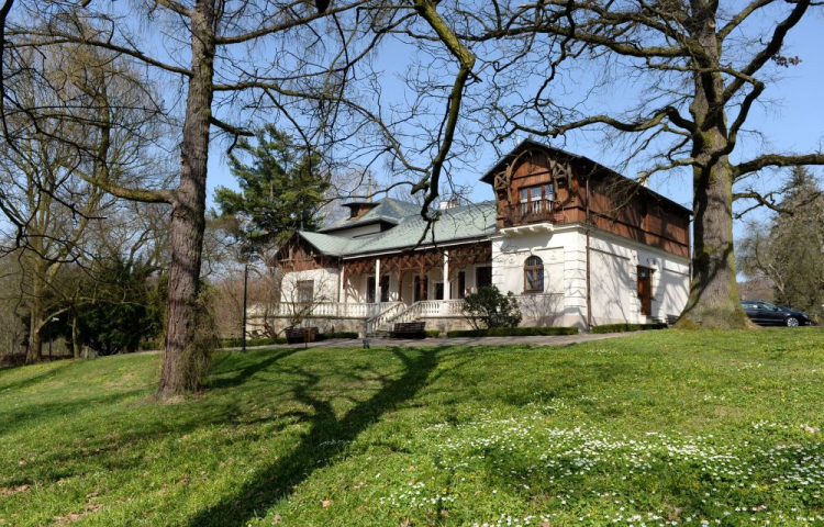 Pałacyk Henryka Sienkiewicza (oddział Muzeum Narodowego w Kielcach) w Oblęgorku. Fot. PAP/P. Polak