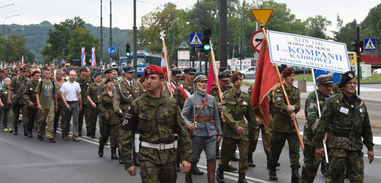 Marsz szlakiem Pierwszej Kompanii Kadrowej z krakowskich Oleandrów, fot. PAP/J. Bednarczyk