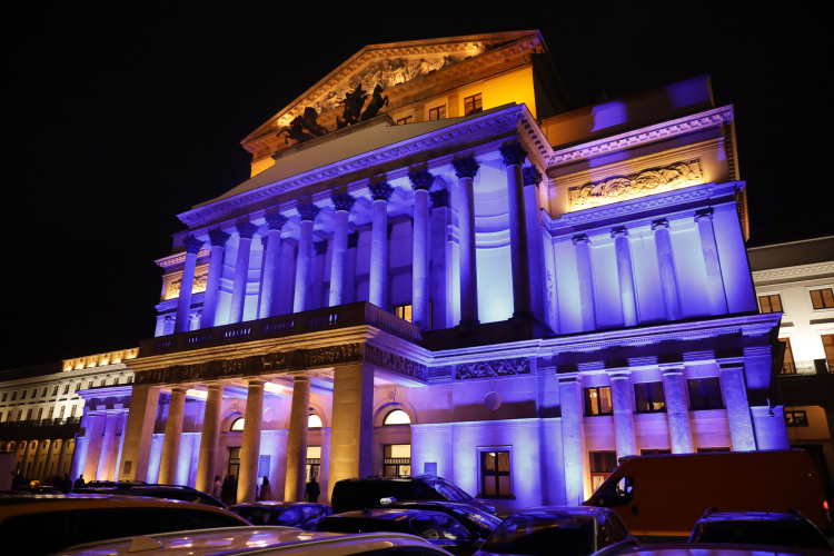 Gmach Teatru Wielkiego – Opery Narodowej w Warszawie. PAP/Albert Zawada