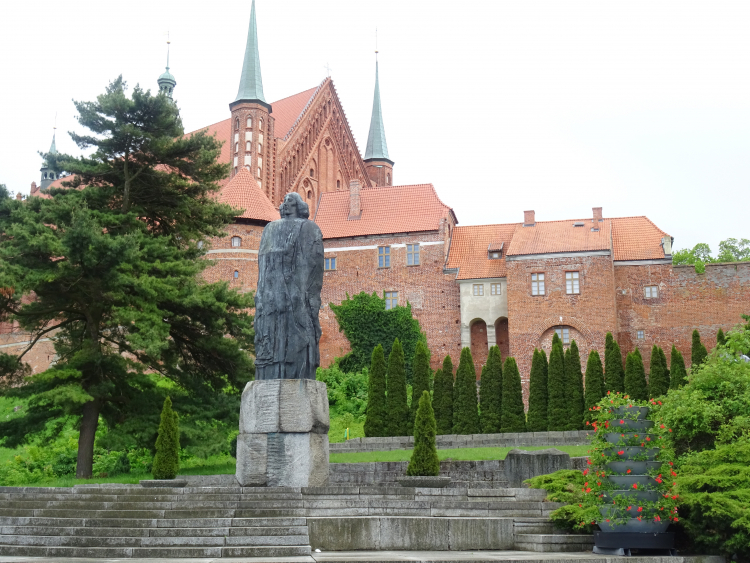 Pomnik Józefa Piłsudskiego we Fromborku, fot. PAP/J. Uklejewski