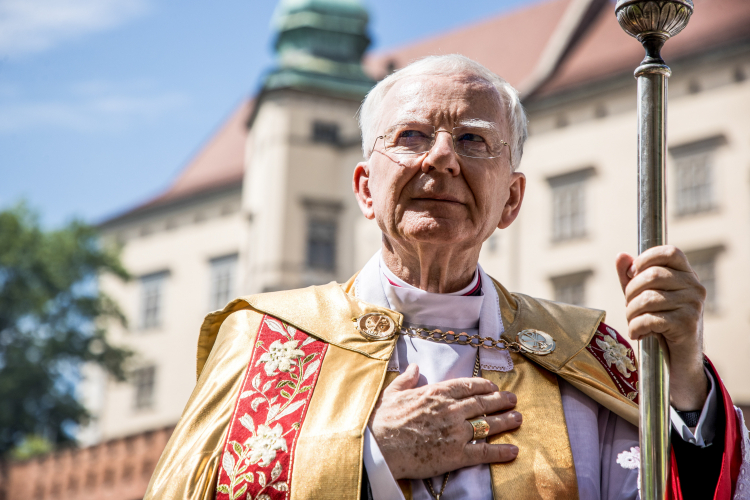 Metropolita krakowski abp Marek Jędraszewski podczas procesji Bożego Ciała w Krakowie w 2024 r. Fot. PAP/Art Service