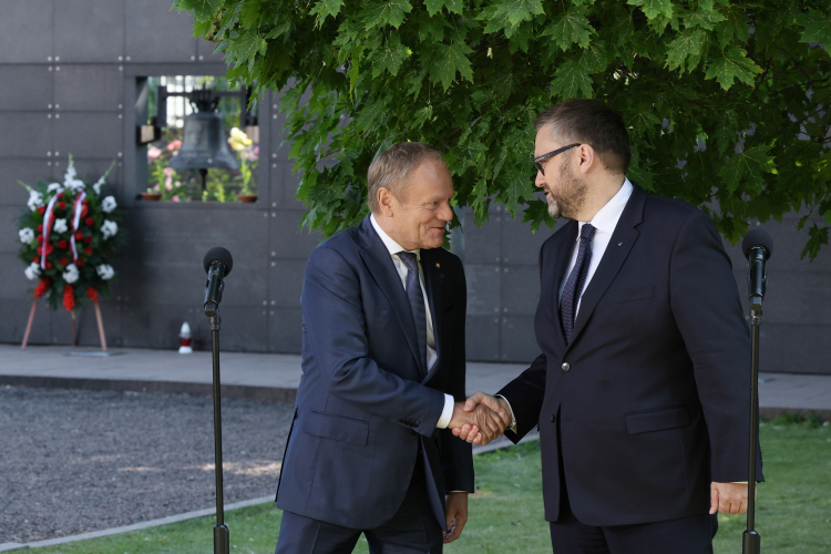 Premier Donald Tusk (L) i dyrektor Muzeum Powstania Warszawskiego Jan Ołdakowski (P) PAP/Paweł Supernak