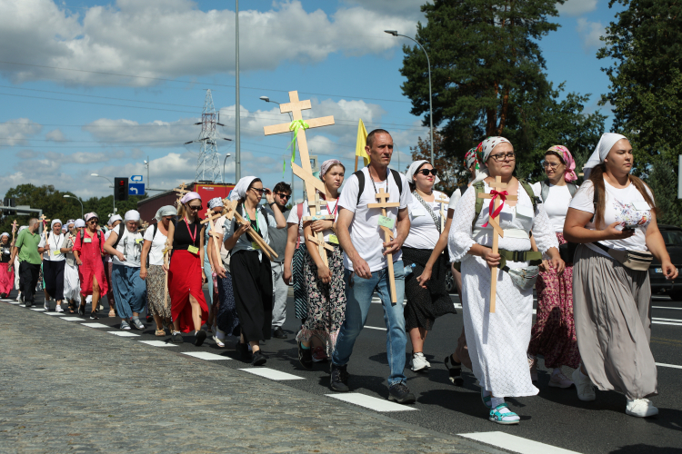 Uczestnicy 39. Ogólnopolskiej Pieszej Pielgrzymki Prawosławnej na Świętą Górę Grabarkę. PAP/Artur Reszko