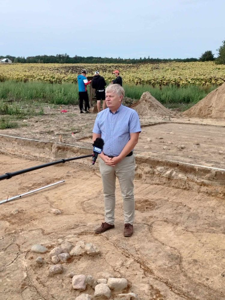 Piotr Papiernik, kierownik badań archeologicznych w rejonie Sarnowa. Źródło: Muzeum Archeologiczne i Etnograficzne w Łodzi