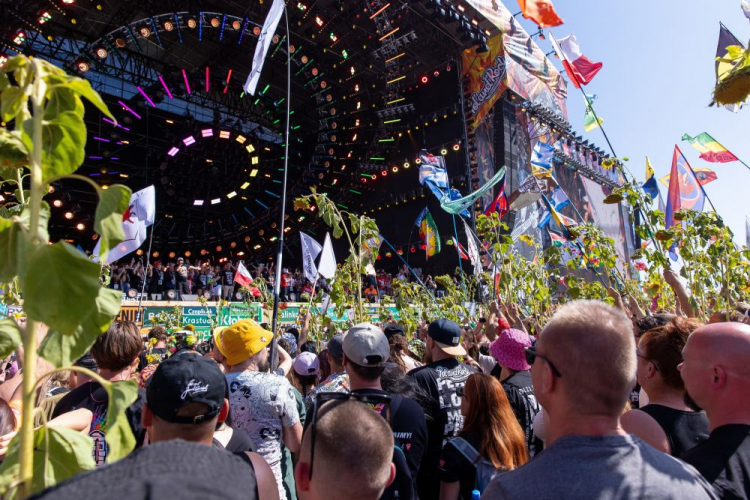 Oficjalne rozpoczęcie 30. Pol'and'Rock Festivalu na lotnisku Czaplinek-Broczyno. Fot. PAP/J. Muszyński