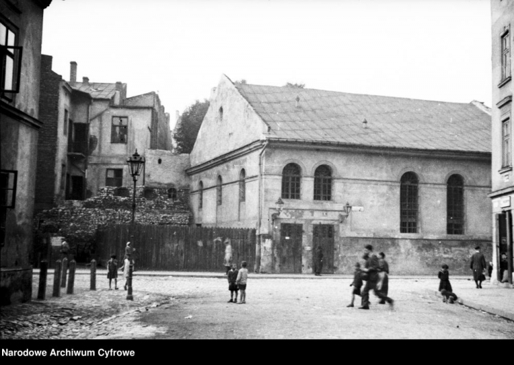 Synagoga Kupa na Kazimierzu przy ulicy Jonatana Warschauera w Krakowie. 1936 r. Fot. NAC