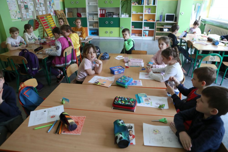 Dzieci z Ukrainy podczas nauki języka polskiego w Łodzi. Fot. PAP/R. Zawistowski