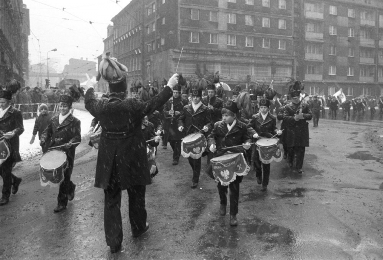 Obchody górniczego święta Barbórki w Bytomiu. 1981 r. Fot. PAP/J. Ochoński