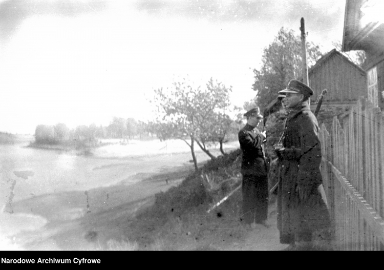 Patrol żołnierzy KOP-u nad lewym brzegiem Dźwiny, 1934 r. /Źródło: Narodowe Archiwum Cyfrowe