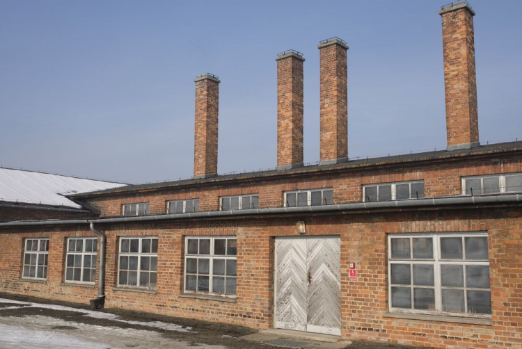 Budynek "Sauny" na terenie byłego niemieckiego obozu Auschwitz II-Birkenau. Fot. PAP/A. Grygiel