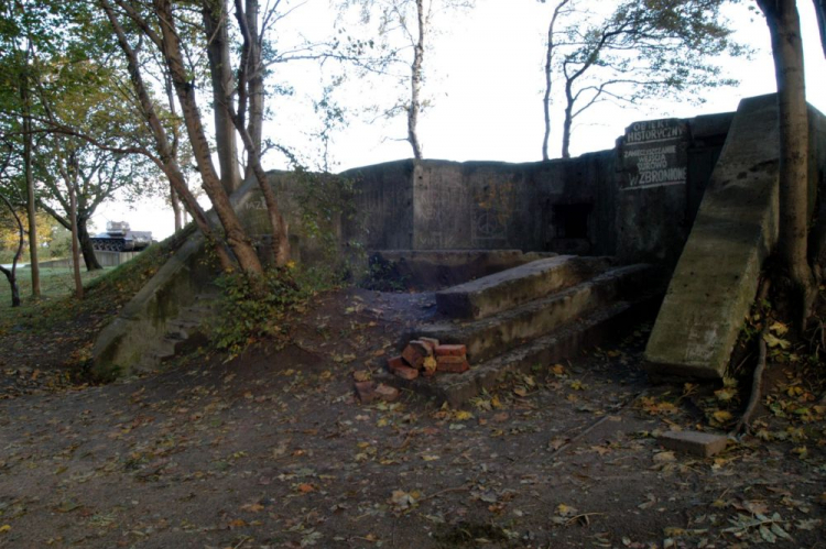 Jeden z bunkrów na Westerplatte – zdjęcie ilustracyjne. 2004 r. Fot. PAP/S. Kraszewski