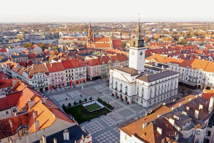 Ratusz na Rynku Głównym w Kaliszu. Fot. PAP/T. Wojtasik