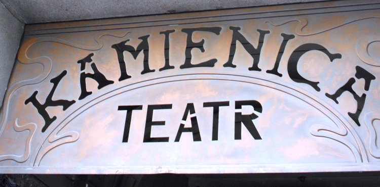 Szyld Teatru Kamienica. Fot. PAP/A. Rybczyński