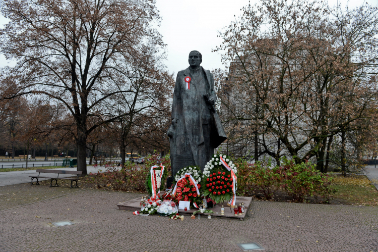 Pomnik Romana Dmowskiego w Warszawie, fot. PAP/M. Obara