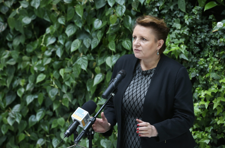 Małgorzata Omilanowska podczas uroczystości otwarcia nowego gmachu Biblioteki Publicznej m.st. Warszawy Biblioteki Głównej Województwa Mazowieckiego w 2015 r. Fot. PAP/R. Guz