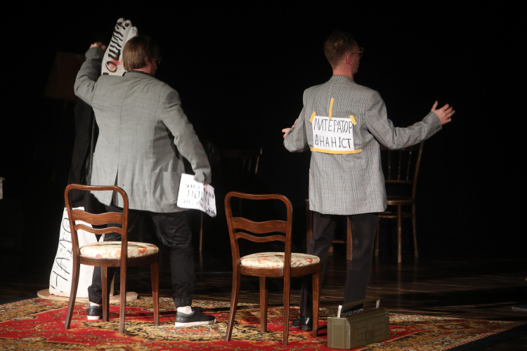 Prezentowany na szóstej edycji festiwalu „Kierunek Wschód” w Białymstoku spektakl „Klasa” Kijowskiego Akademickiego Teatru Dramatu i Komedii na Lewym Brzegu Dniepru. PAP/Artur Reszko