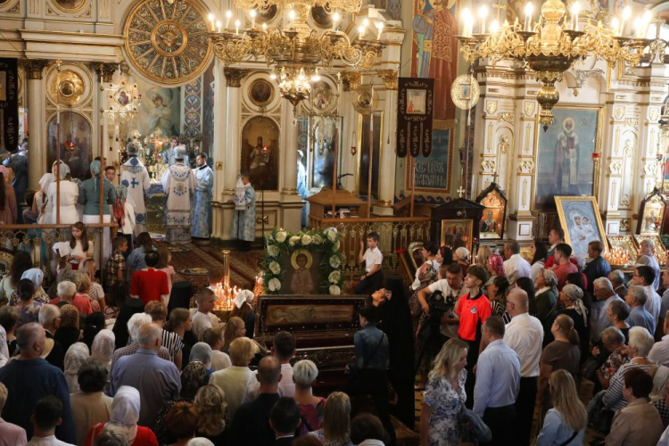 Cerkiewne uroczystości związane z 32. rocznicą przeniesienia z Grodna na Białorusi relikwii Męczennika Gabriela w katedrze św. Mikołaja w Białymstoku. Fot. PAP/A. Reszko